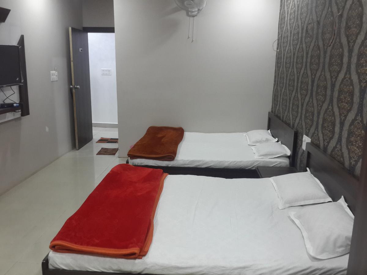 Hotel Era Opposite Railway Station